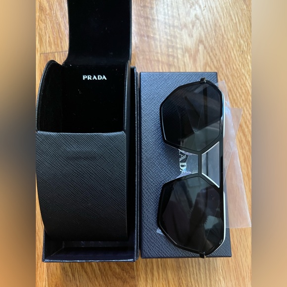 Prada Geometric Sunglasses - Picture 4 of 7